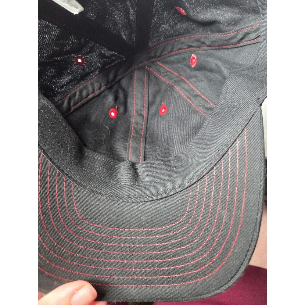 Nike Child Baseball‎ Cap Black Red Contrast Stitching Embroidered Swoosh Hat